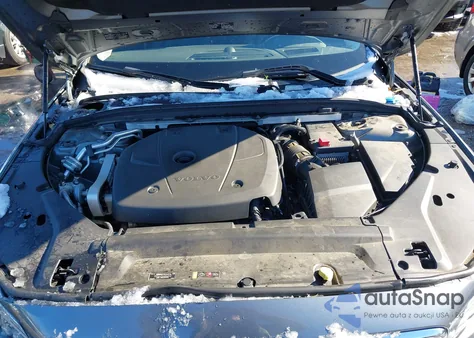 2017 Volvo V90 Cross Country T6 z USA, uszkodzony, nr VIN YV4A22NLXH1001253